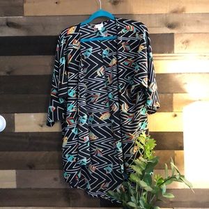 Cute LuLaRoe Lindsay sz M